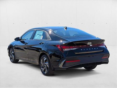 New 2025 Hyundai Elantra Sport image 8