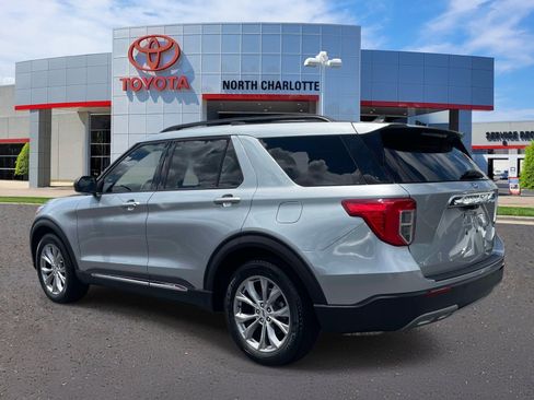 Used 2024 Ford Explorer XLT w/ Equipment Group 202A RWD image 4