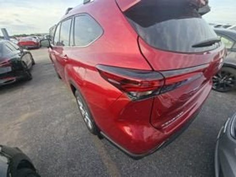 Used 2026 Toyota Highlander Limited AWD/4WD image 4