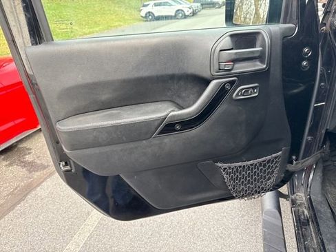 Used 2016 Jeep Wrangler Unlimited Sahara image 21