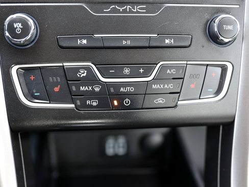 Certified 2019 Ford Fusion SE w/ Equipment Group 151A image 24