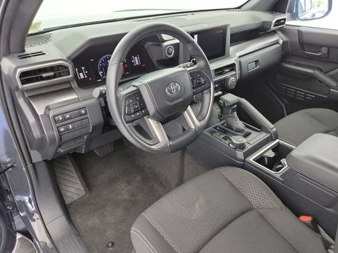 Used 2025 Toyota 4Runner SR5 AWD/4WD image 17
