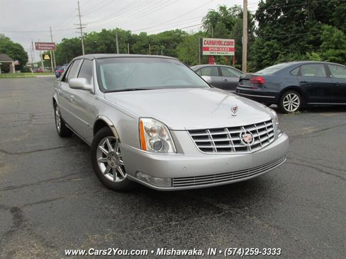 Used 2010 Cadillac DTS Luxury image 1