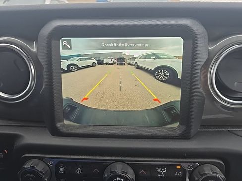 Used 2023 Jeep Gladiator Overland w/ LED Lighting Group AWD/4WD image 25