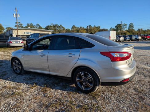 Used 2014 Ford Focus SE w/ SE Sport Package image 6
