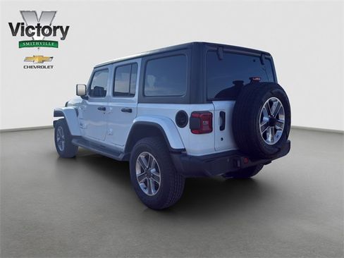 Used 2018 Jeep Wrangler Unlimited Sahara w/ Uconnect 4C Nav & Sound Group image 4