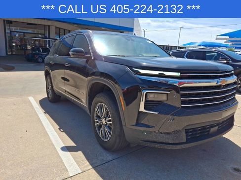 Used 2025 Chevrolet Traverse LT FWD image 10