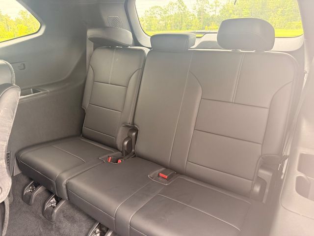Used 2026 GMC Acadia Elevation w/ Elevation Premium Package FWD image 12