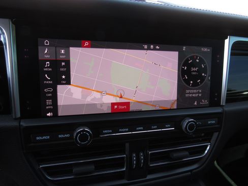 Used 2020 Porsche Macan Base image 20