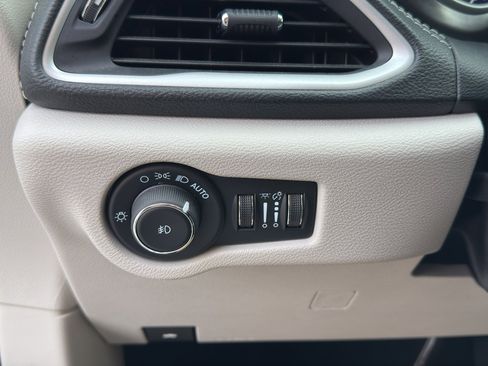 Used 2024 Chrysler Pacifica Touring-L w/ Road Tripper Package FWD image 14