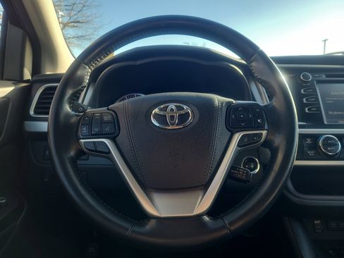 Used 2018 Toyota Highlander XLE image 9