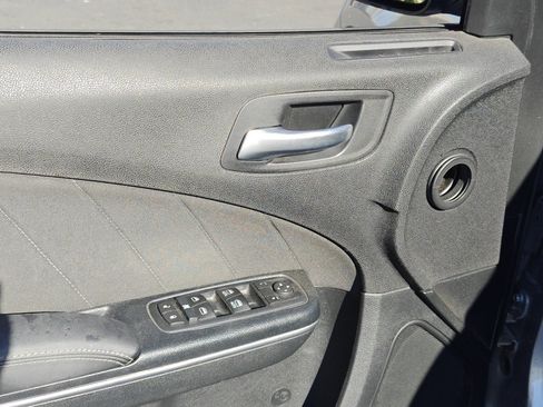 Used 2015 Dodge Charger SXT image 9