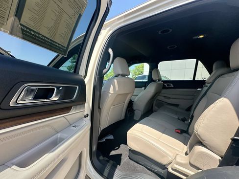 Used 2018 Ford Explorer Limited w/ Ford Safe & Smart Package FWD image 17