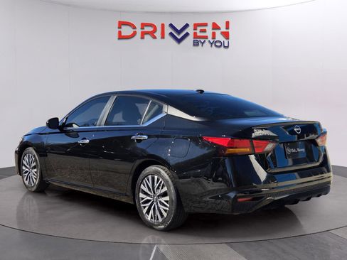 Used 2023 Nissan Altima 2.5 SV image 3