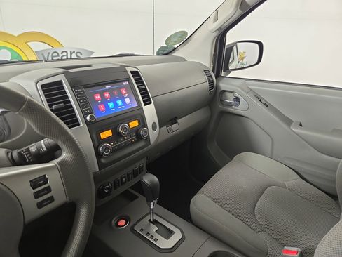 Used 2021 Nissan Frontier SV w/ Midnight Edition Floor Mats image 23