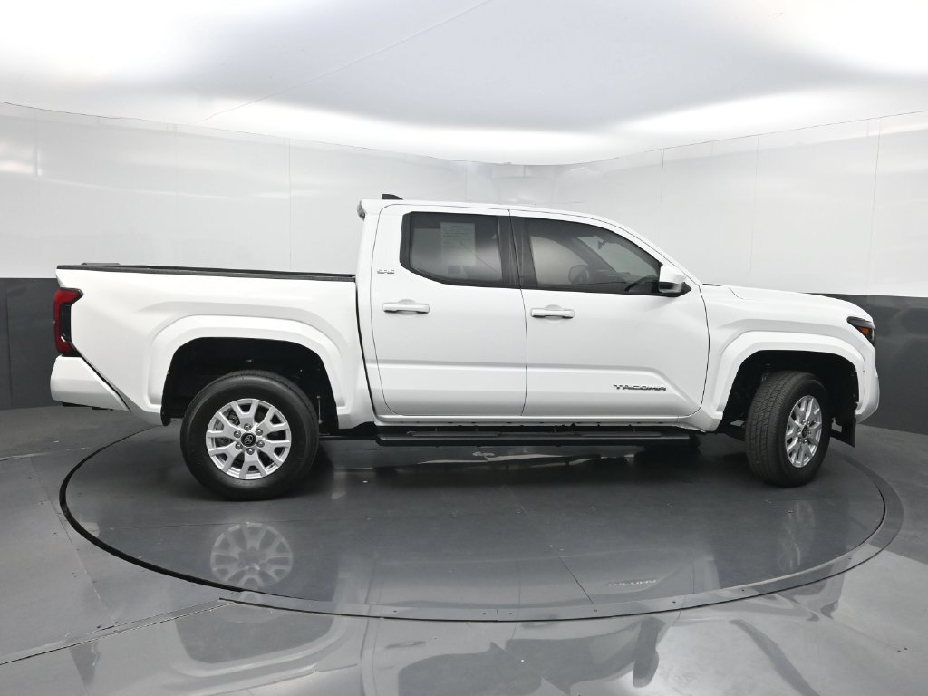 Used 2024 Toyota Tacoma SR5 AWD/4WD image 42