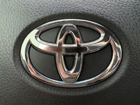Used 2021 Toyota Avalon XLE FWD image 17