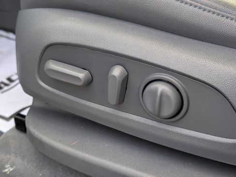 Used 2022 Chevrolet Blazer LT image 32