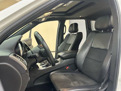 Used 2019 Jeep Grand Cherokee Altitude image 20