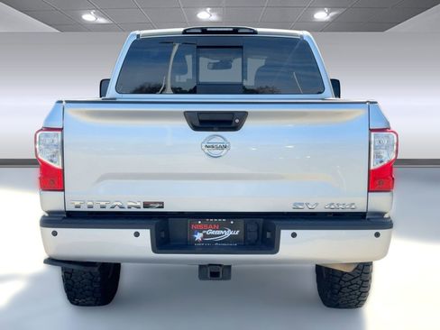 Used 2018 Nissan Titan SV w/ SV Convenience Package image 10