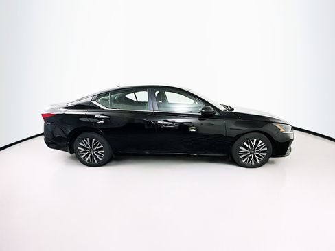Used 2024 Nissan Altima 2.5 SV FWD image 10