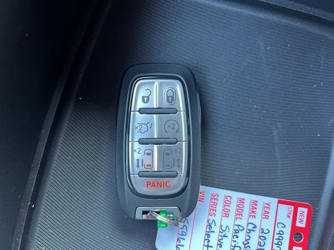 New 2026 Chrysler Pacifica Select image 37