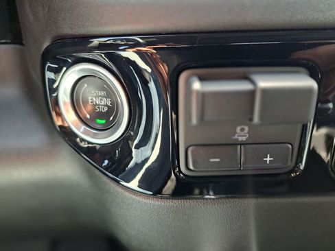 Used 2024 Chevrolet Silverado 1500 LTZ AWD/4WD image 17