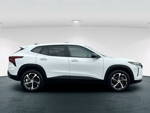 Used 2025 Chevrolet Trax RS w/ Sunroof Package FWD image 7