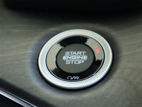 Used 2023 Jeep Grand Cherokee Overland w/ Luxury Tech Group IV image 17