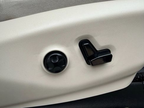 Used 2020 Chrysler Pacifica Limited image 33