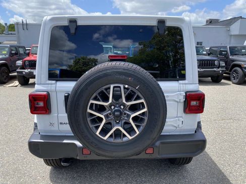 New 2026 Jeep Wrangler Unlimited Sahara AWD/4WD image 4