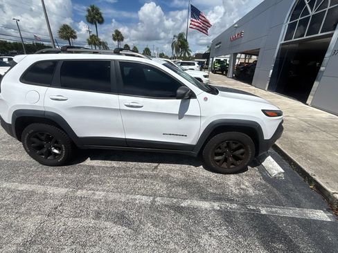 Used 2018 Jeep Cherokee Trailhawk w/ Comfort/Convenience Group AWD/4WD image 4