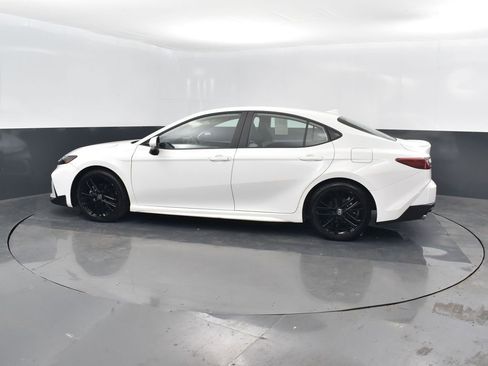 Used 2025 Toyota Camry SE image 9