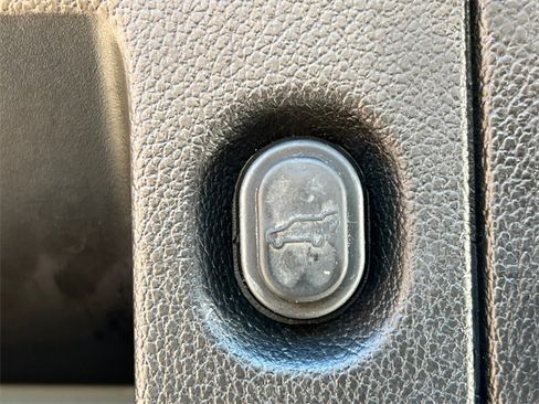 Used 2019 Chevrolet Suburban Premier image 19