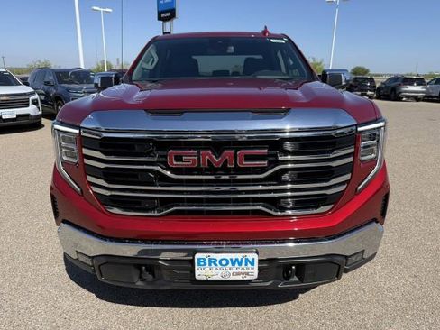 New 2026 GMC Sierra 1500 SLT image 4