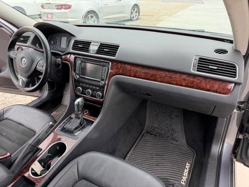 Used 2013 Volkswagen Passat 2.5 SEL Premium image 21