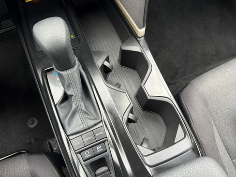 Used 2025 Toyota Camry LE image 39