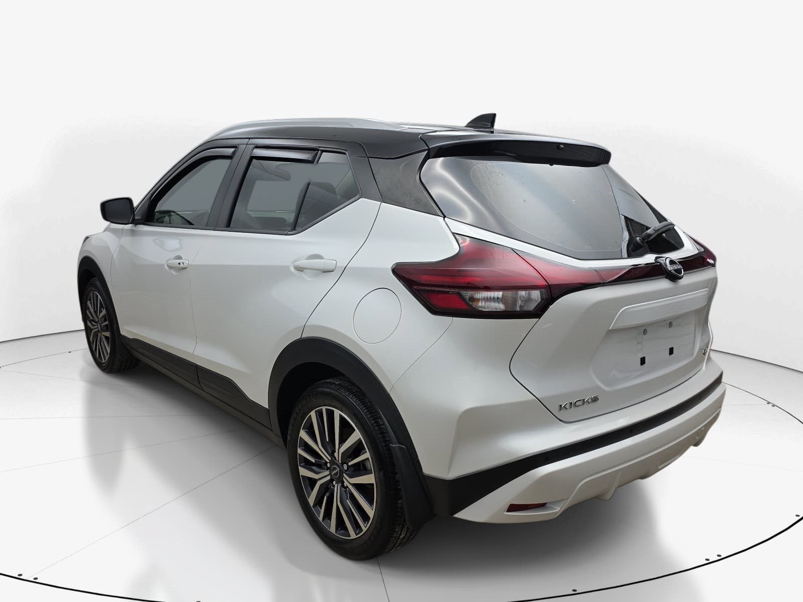 Used 2024 Nissan Kicks SV FWD image 6