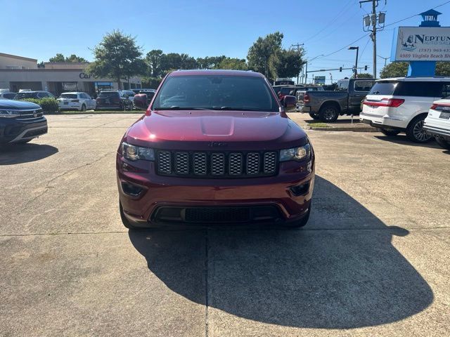 Used 2017 Jeep Grand Cherokee Altitude AWD/4WD image 2