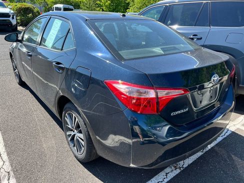 Used 2017 Toyota Corolla LE w/ LE Premium Package w/Moonroof FWD image 4