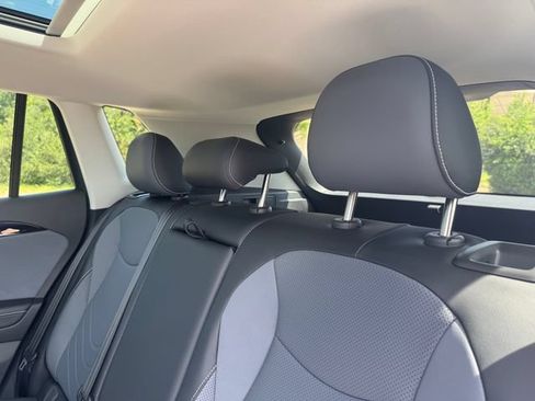 New 2026 Volkswagen Tiguan SE FWD image 18