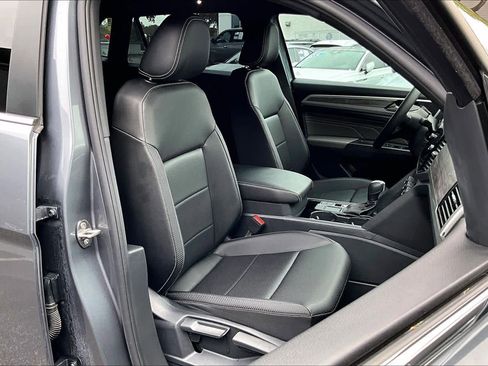 Certified 2023 Volkswagen Atlas Cross Sport SE w/ Panoramic Sunroof Package image 8