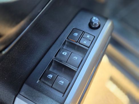 Used 2022 Toyota Tacoma SR5 w/ Technology Package image 18