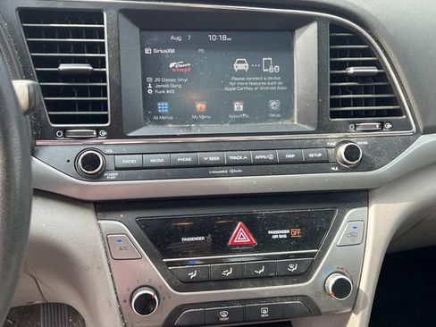 Used 2017 Hyundai Elantra SE FWD image 10