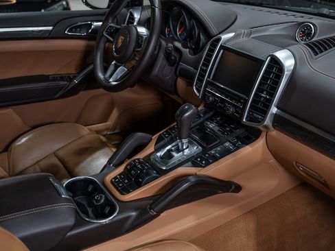 Used 2016 Porsche Cayenne Turbo S w/ Premium Package Plus image 59