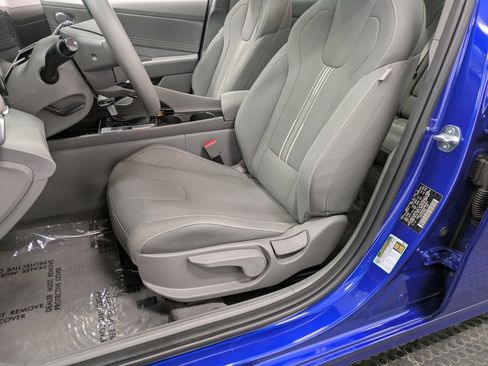 Used 2025 Hyundai Elantra SEL w/ Cargo Package FWD image 10