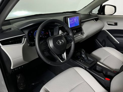 Used 2026 Toyota Corolla Cross LE AWD/4WD image 12