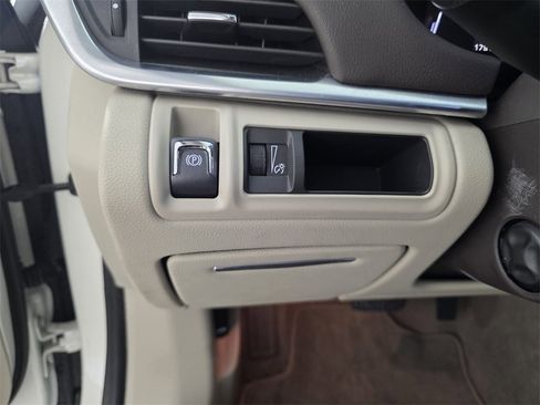 Used 2014 Cadillac XTS image 25