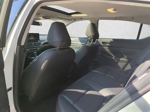 Used 2023 Nissan Altima 2.5 SR w/ SR Premium Package FWD image 18