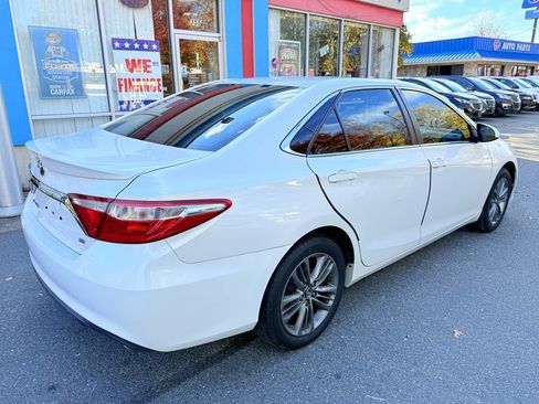 Used 2017 Toyota Camry SE image 9